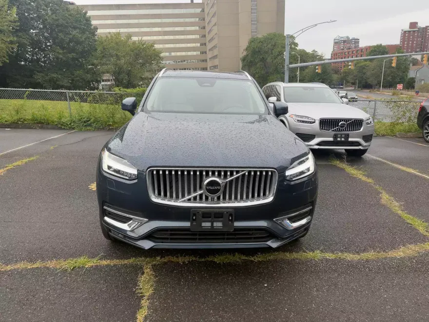 2024 Volvo XC90 B5 Core photo 1
