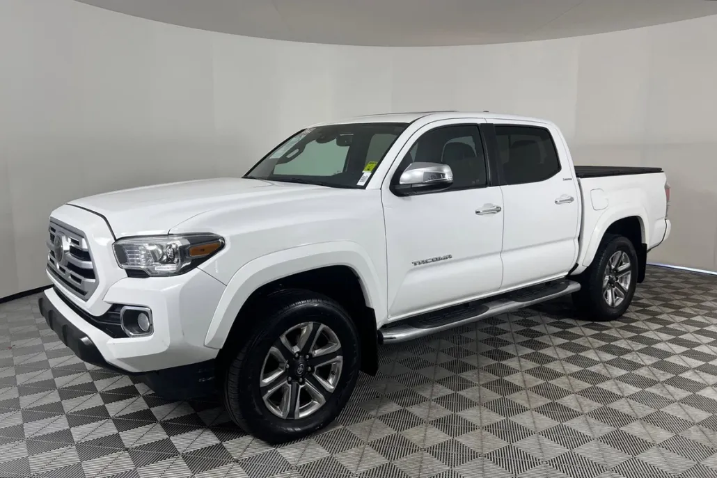2018 Toyota Tacoma Limited V6 photo 1
