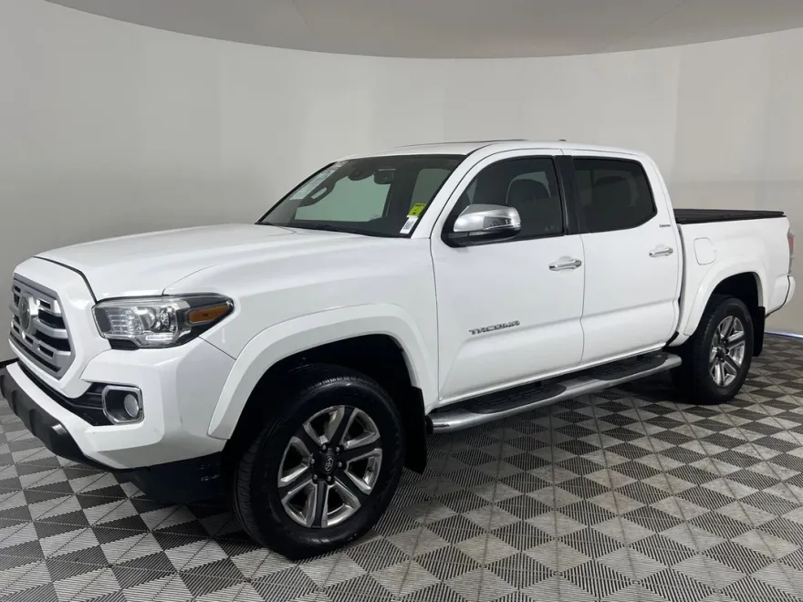 2018 Toyota Tacoma Limited V6 photo 1