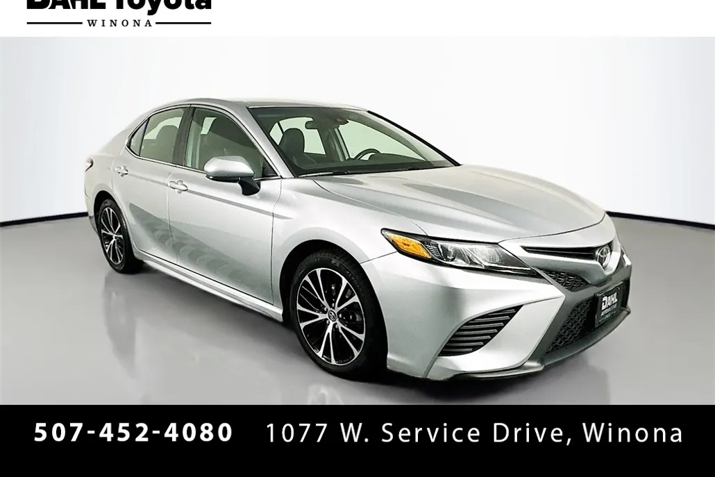 2020 Toyota Camry SE photo 1