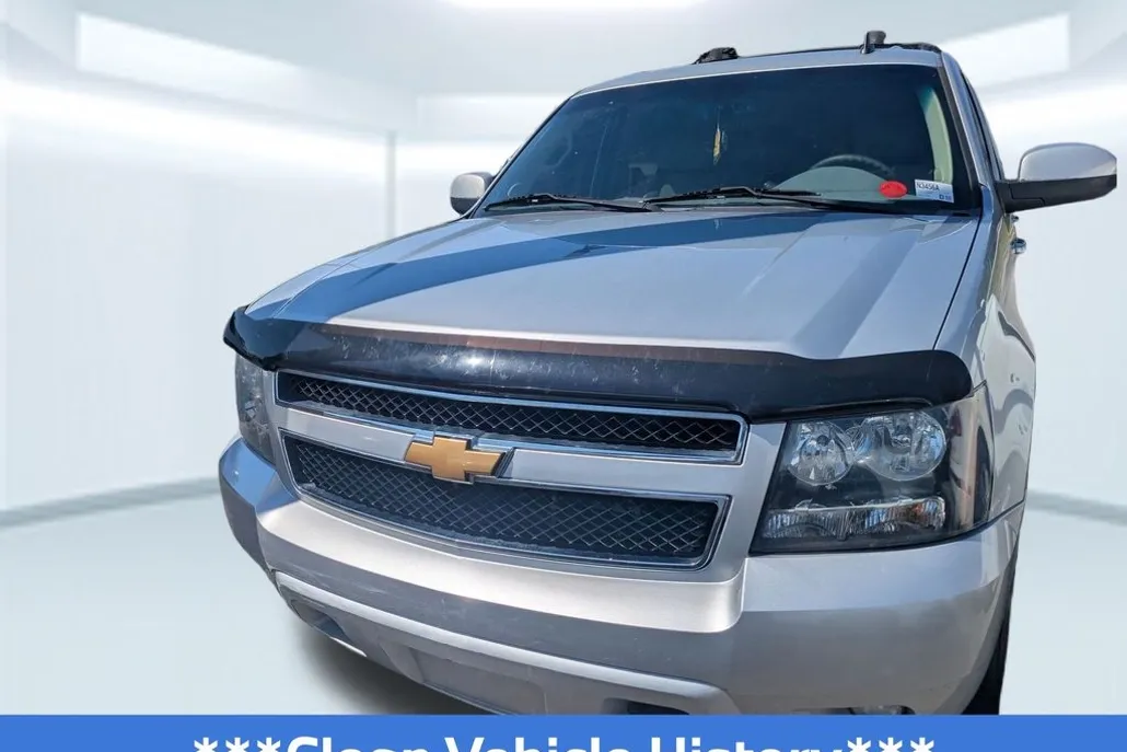 2012 Chevrolet Suburban 1500 LT photo 1