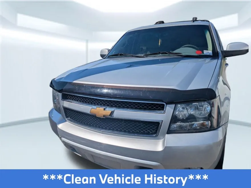 2012 Chevrolet Suburban 1500 LT photo 1