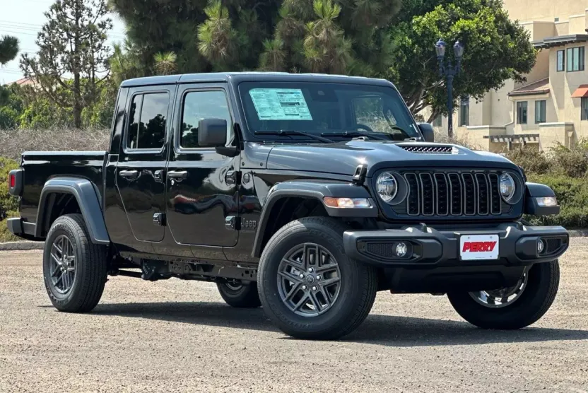 2025 Jeep Gladiator Sport S photo 1