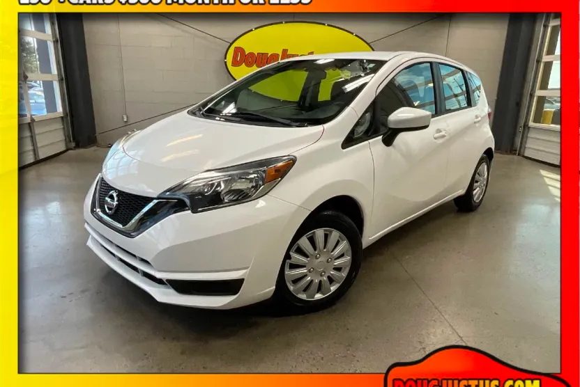 2017 Nissan Versa Note SV photo 1