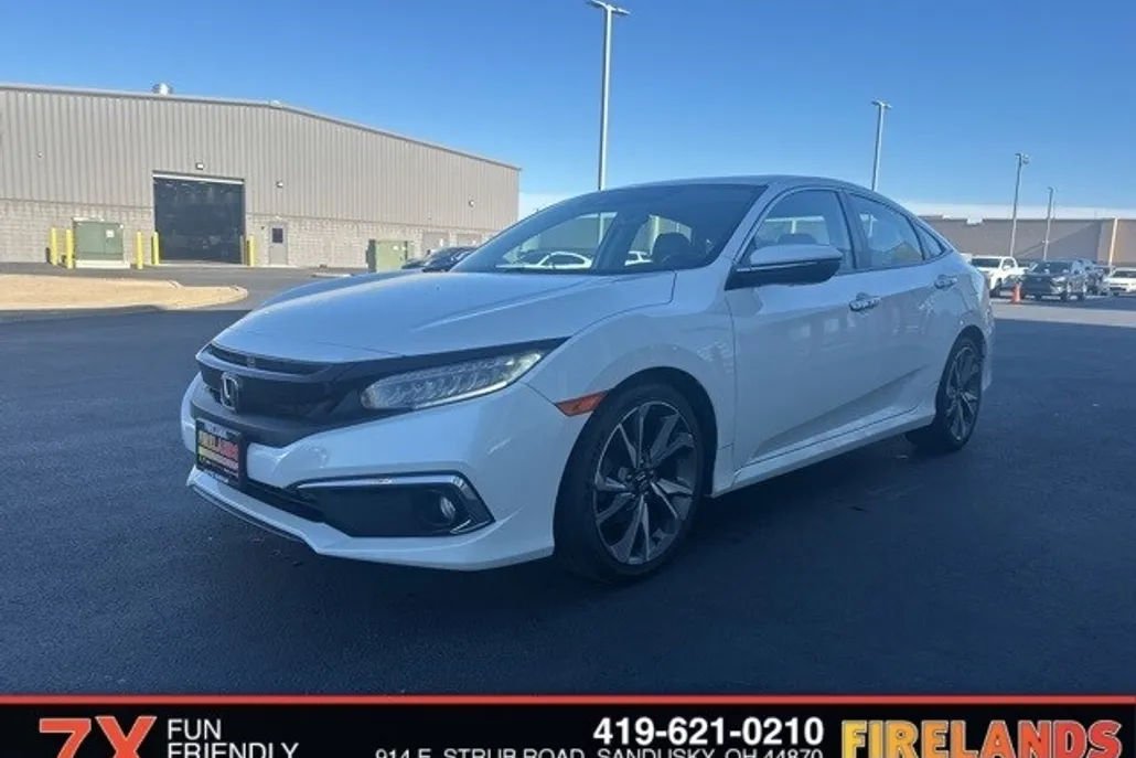 2019 Honda Civic Touring photo 1