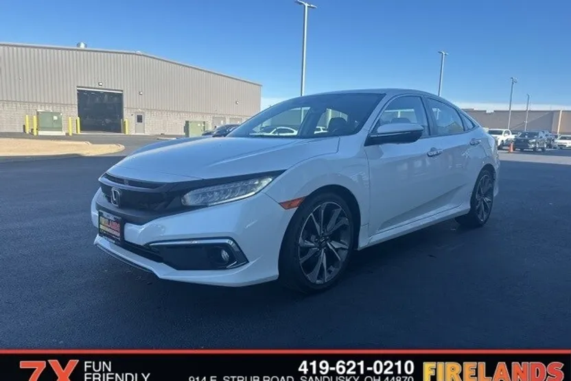 2019 Honda Civic Touring photo 1