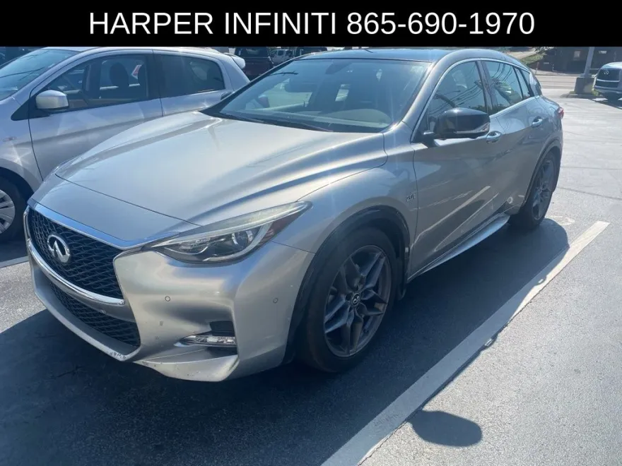 2017 Infiniti QX30 Sport photo 1