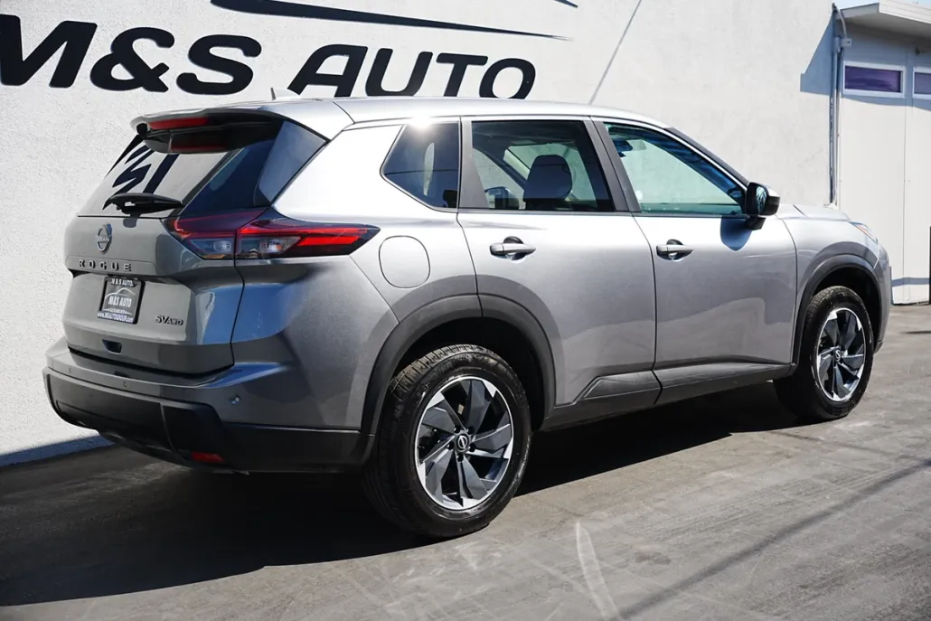 2024 Nissan Rogue SV photo 1
