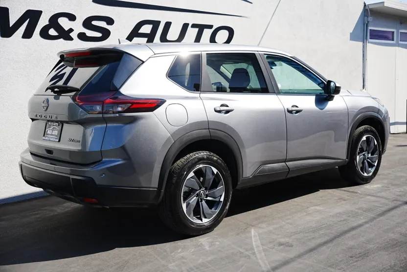2024 Nissan Rogue SV photo 1