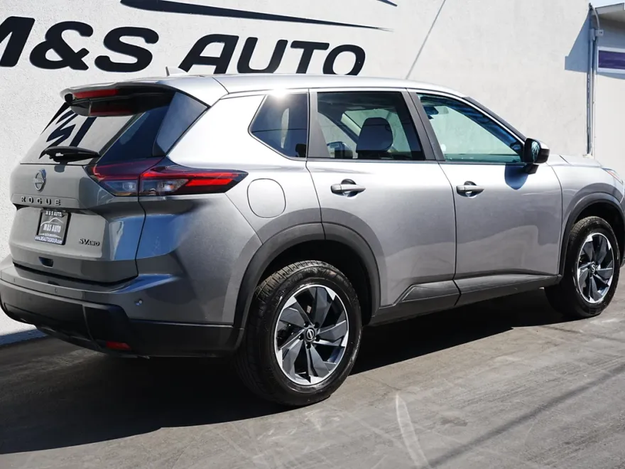 2024 Nissan Rogue SV photo 1