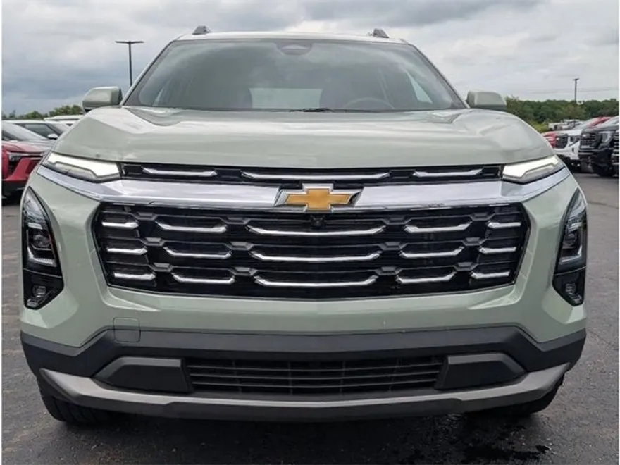 2025 Chevrolet Equinox LT photo 1
