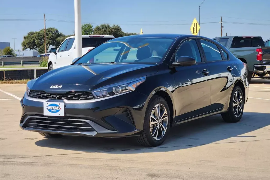 2024 Kia Forte LXS photo 1