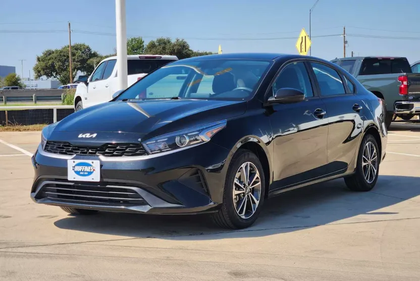2024 Kia Forte LXS photo 1