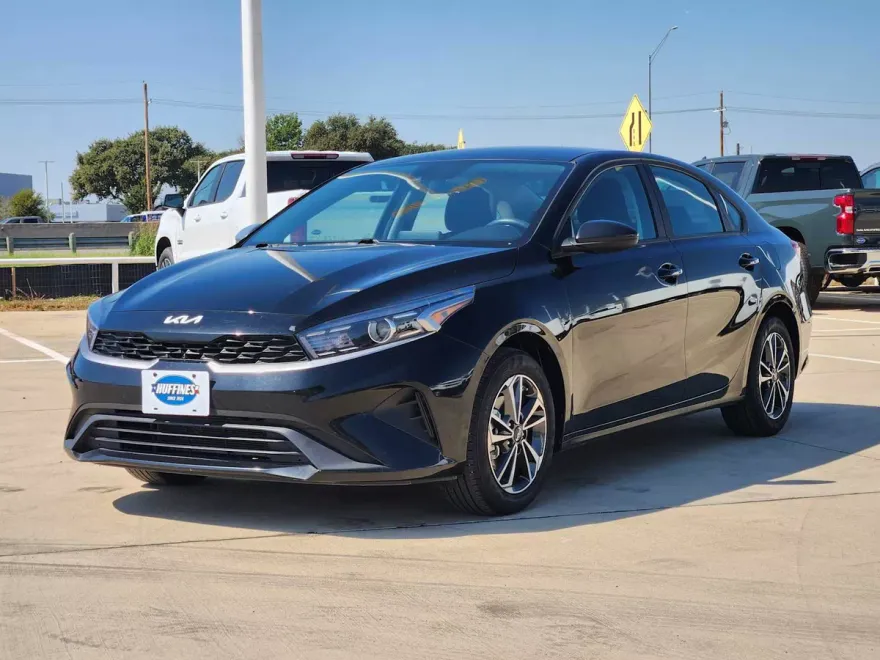2024 Kia Forte LXS photo 1