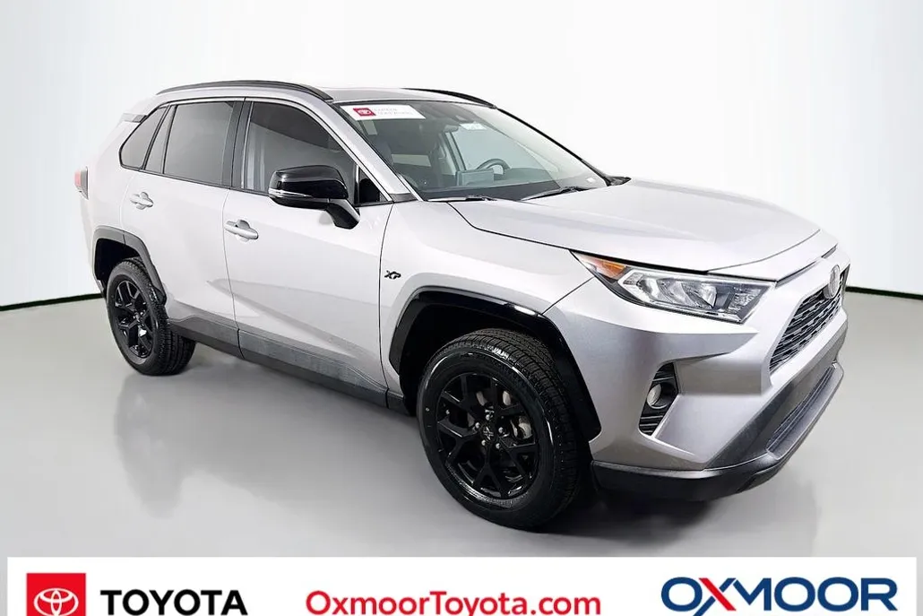 2021 Toyota RAV4 XLE photo 1