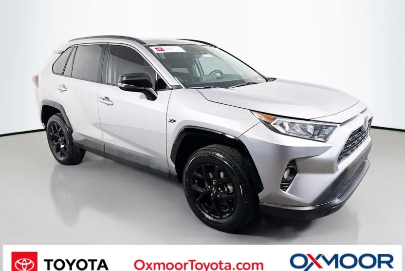 2021 Toyota RAV4 XLE photo 1