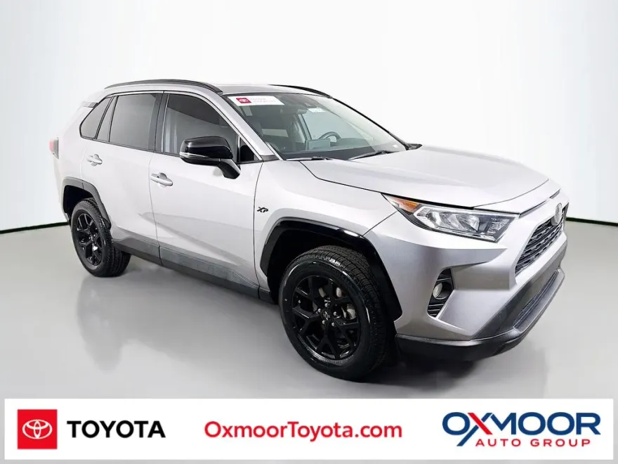 2021 Toyota RAV4 XLE photo 1