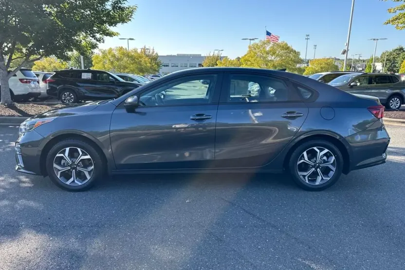 2020 Kia Forte LXS photo 1