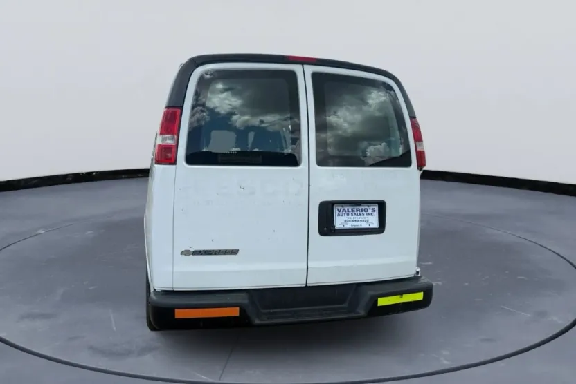 2017 Chevrolet Express 2500 Cargo Van photo 1