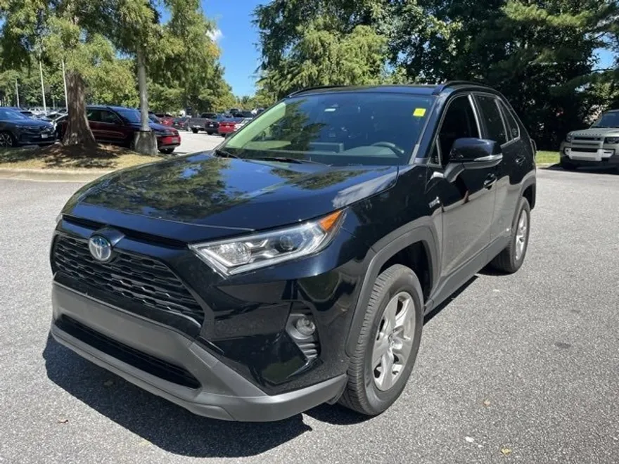 2020 Toyota RAV4 Hybrid XLE photo 1