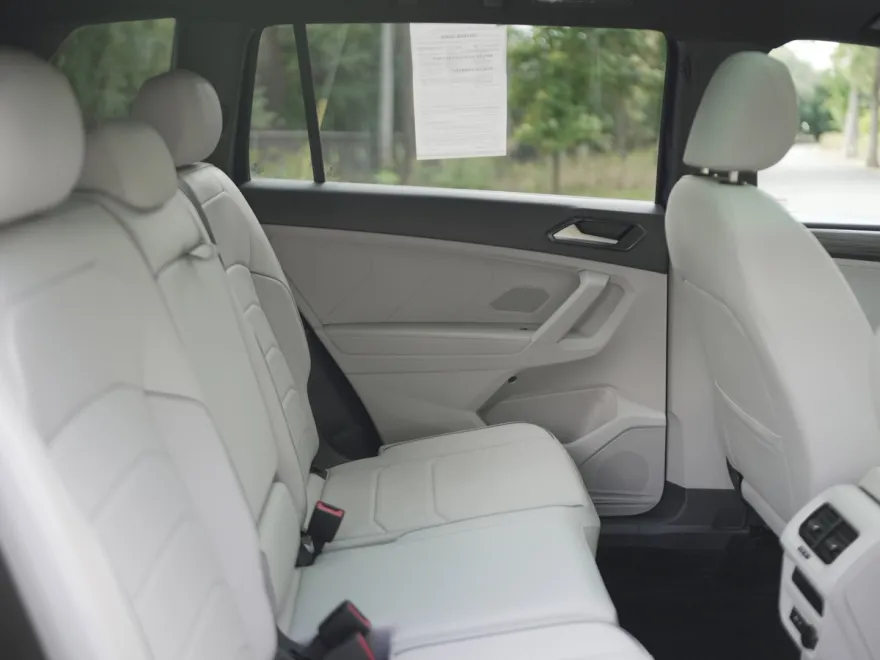 2022 Volkswagen Tiguan SEL Premium R-Line photo 1