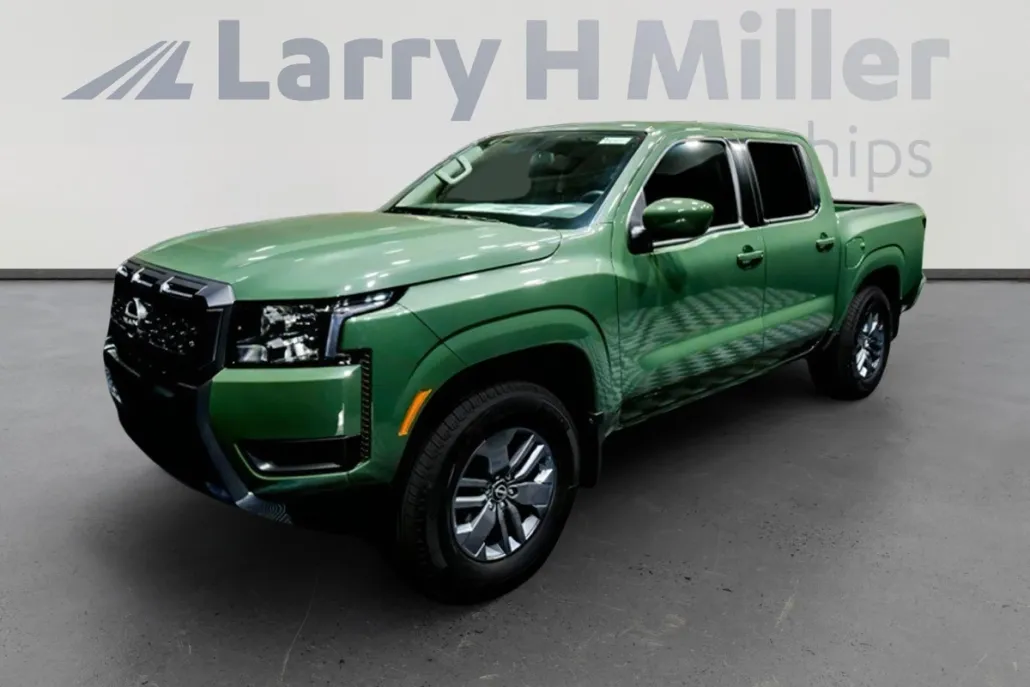 2025 Nissan Frontier LE photo 1