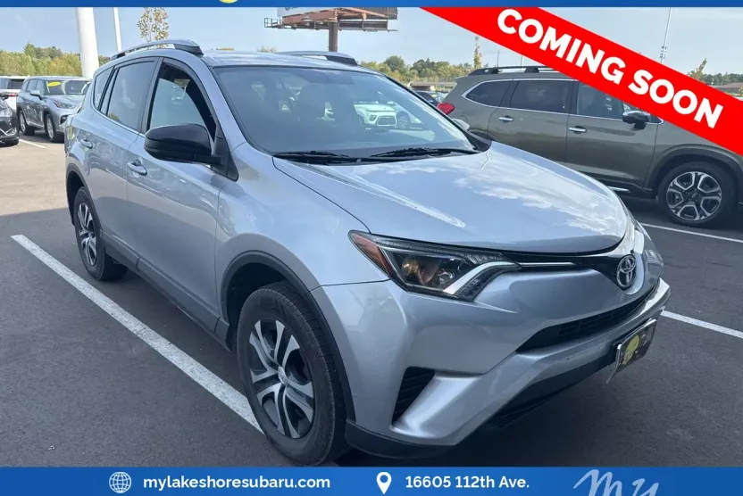 2016 Toyota RAV4 LE photo 1
