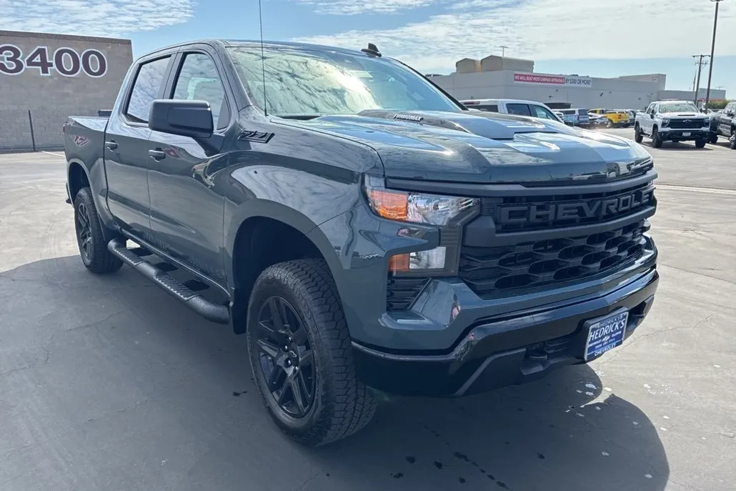 2025 Chevrolet Silverado 1500 Custom Trail Boss photo 1