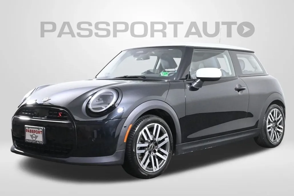 2025 Mini Cooper 2 Door Hardtop Signature photo 1
