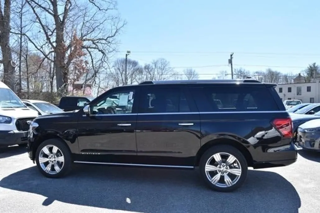 2024 Ford Expedition MAX Platinum photo 1
