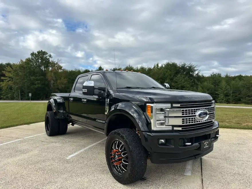 2019 Ford F-450 Platinum photo 1