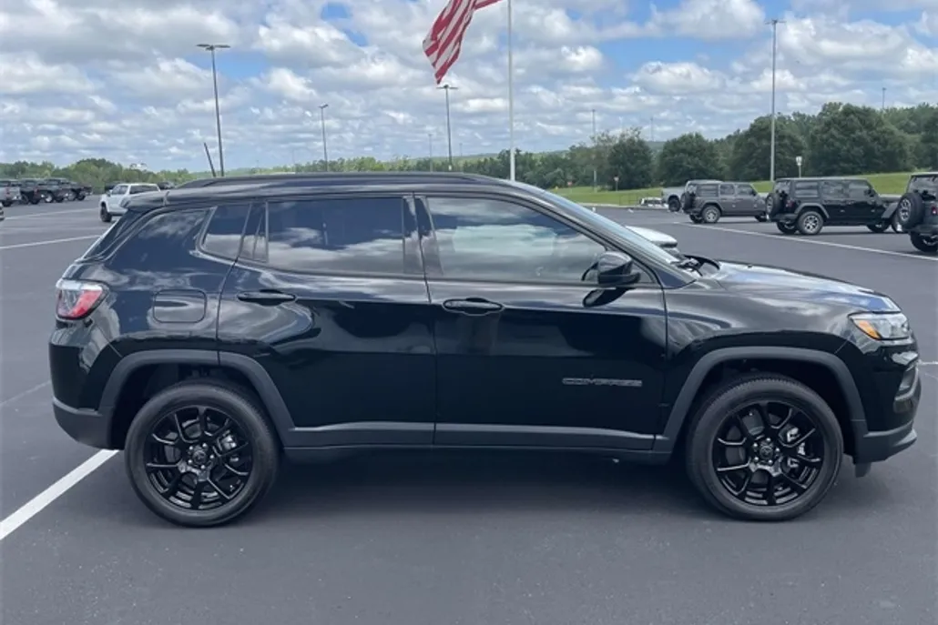 2025 Jeep Compass Latitude photo 1