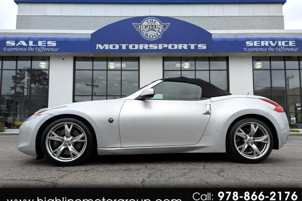 2010 Nissan 370Z Touring photo 1