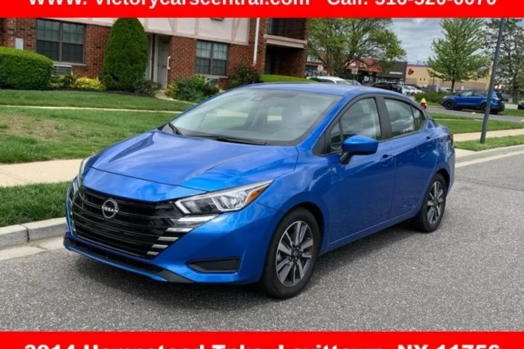 2023 Nissan Versa 1.6 SV photo 1