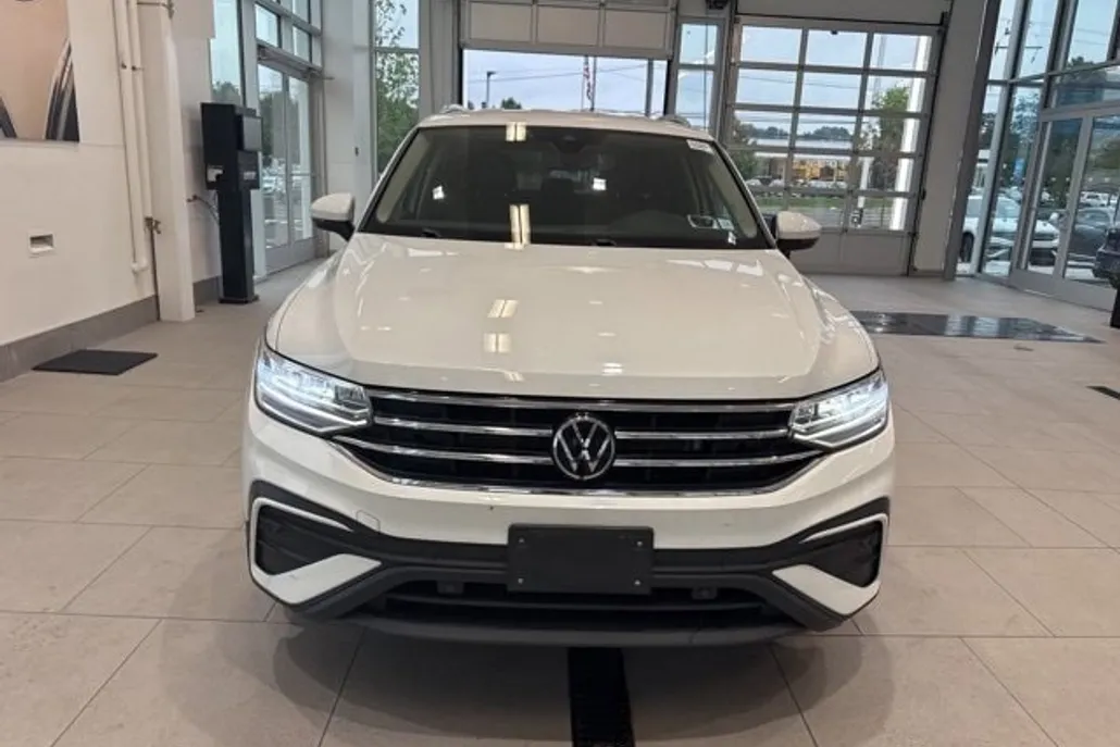 2022 Volkswagen Tiguan SE photo 1