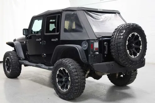 2014 Jeep Wrangler Unlimited Sahara photo 3