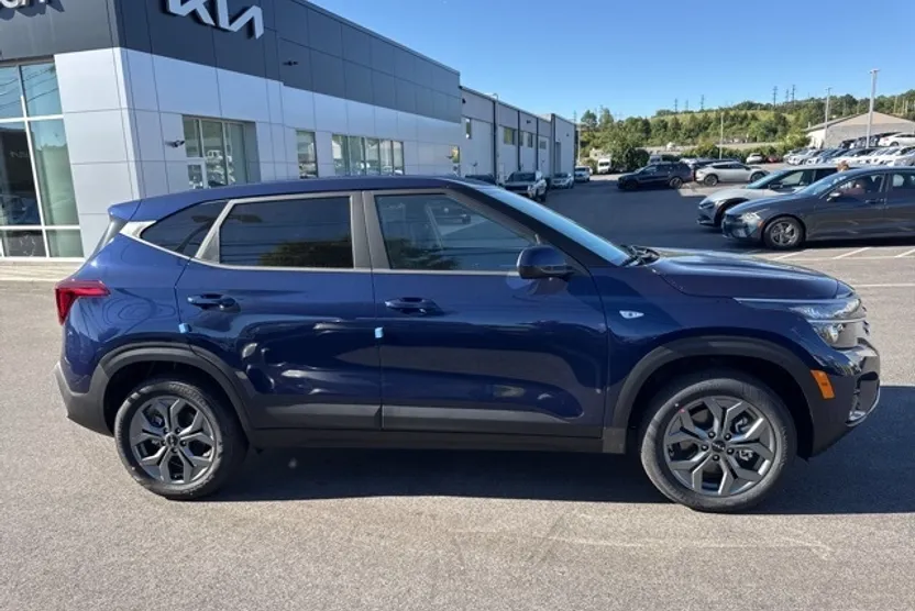 2026 Kia Seltos LX photo 1