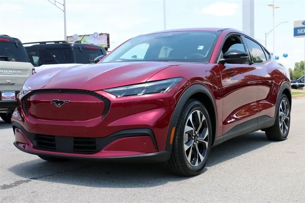 2025 Ford Mustang Mach-E Select photo 1