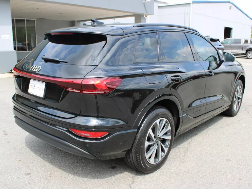 2025 Audi Q6 E-tron Premium Plus photo 1