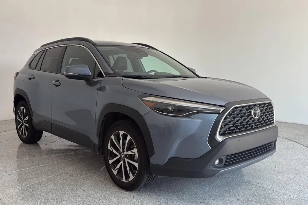 2024 Toyota Corolla Cross XLE photo 1