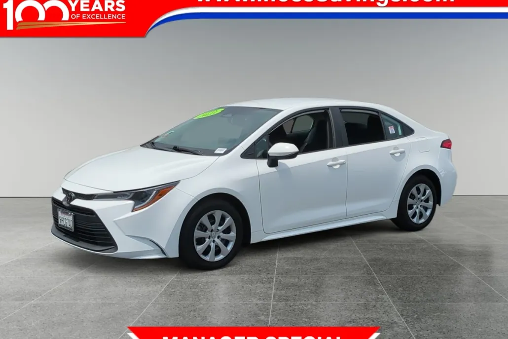 2023 Toyota Corolla LE photo 1
