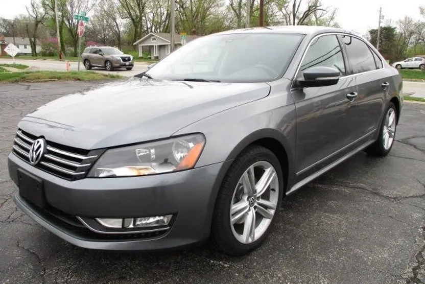 2015 Volkswagen Passat TDI SEL Premium photo 1