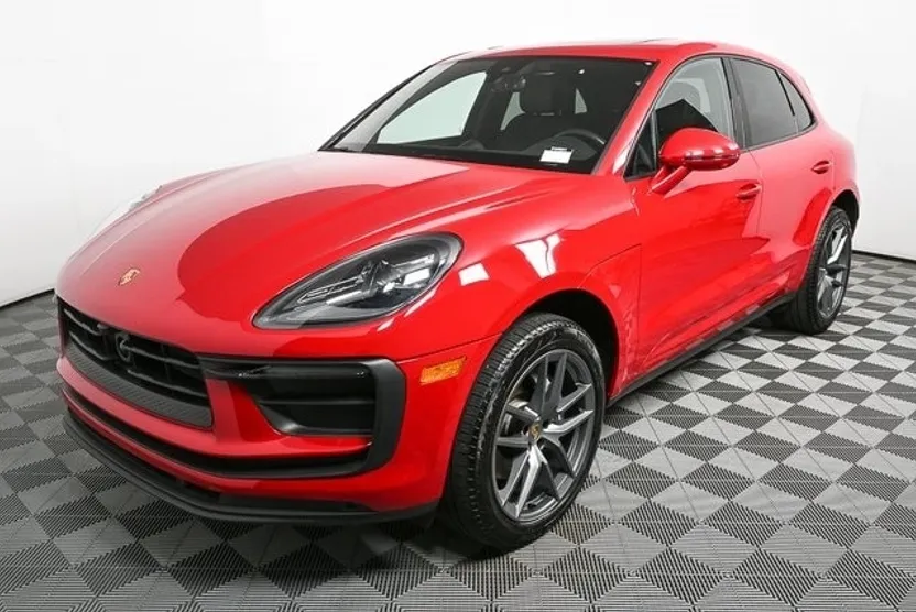 2024 Porsche Macan T photo 1