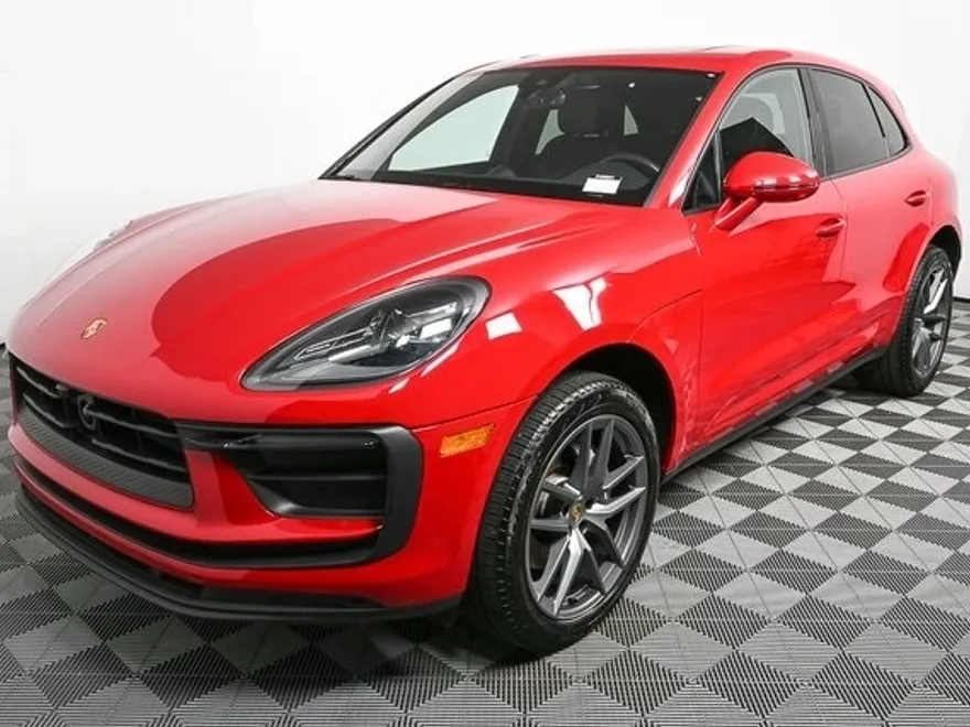 2024 Porsche Macan T photo 1