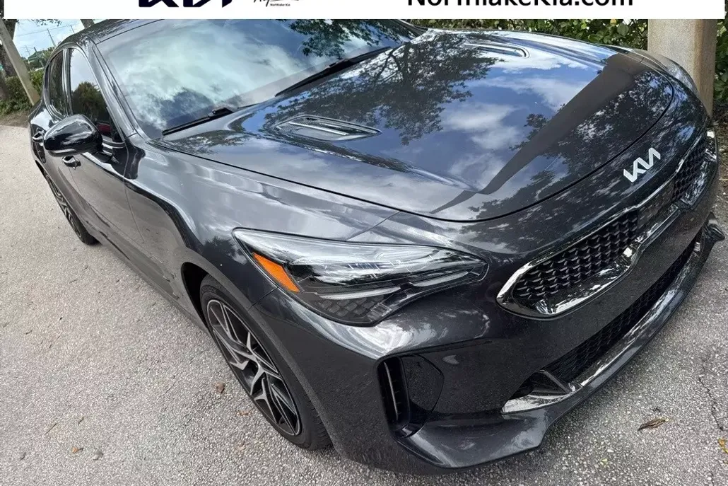 2022 Kia Stinger GT-Line photo 1
