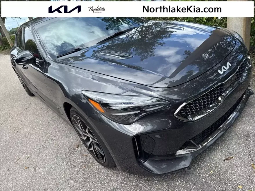2022 Kia Stinger GT-Line photo 1