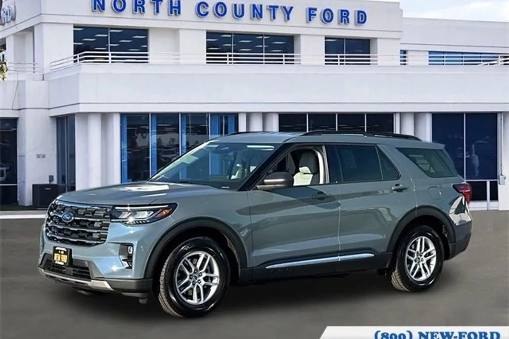 2025 Ford Explorer photo 1