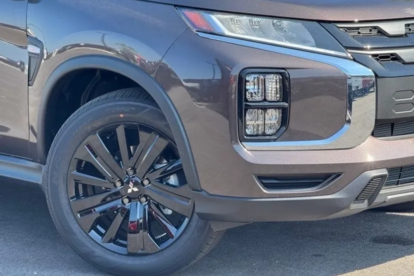 2025 Mitsubishi Outlander Sport ES SE LE photo 1
