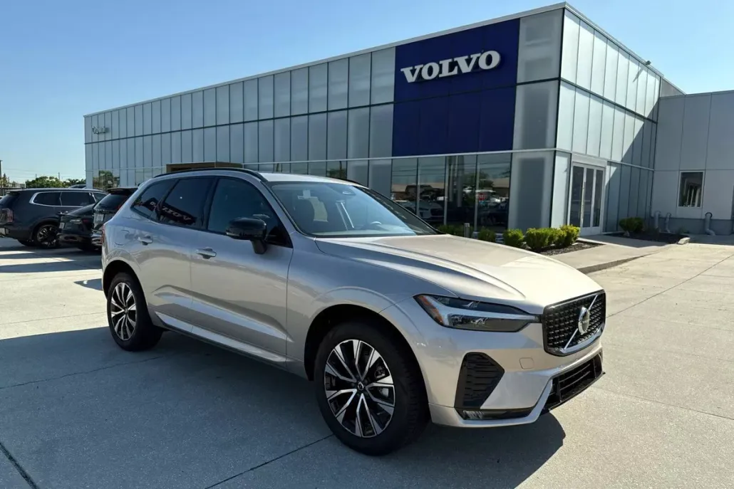 2025 Volvo XC60 B5 Core photo 1