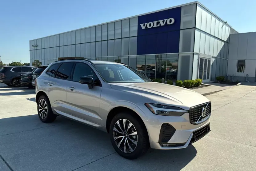 2025 Volvo XC60 B5 Core photo 1